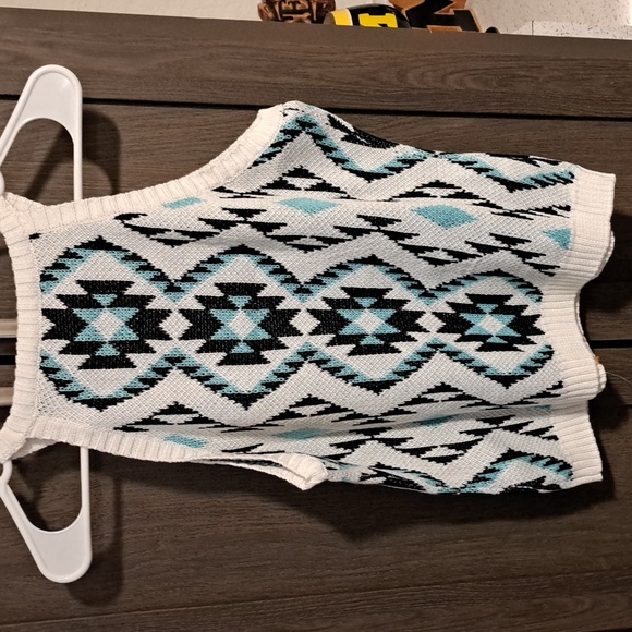 🔥New Aztec sweater tank - Picture 8 of 8